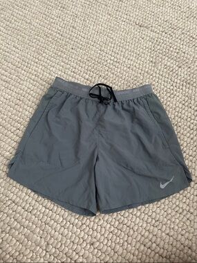 Nike Dri-FIT Running Shorts Gray Size Small Athletic Lightweight Drawstring